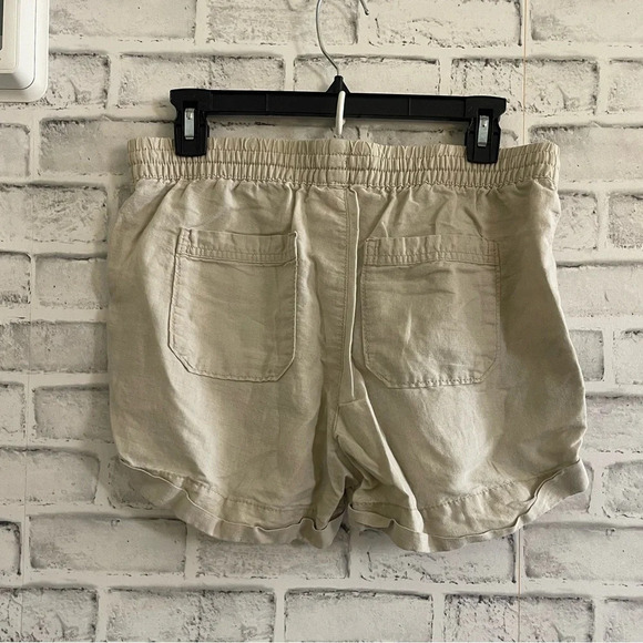 Women’s Joe Fresh beige colored linen blend shorts size Small - Picture 2 of 4